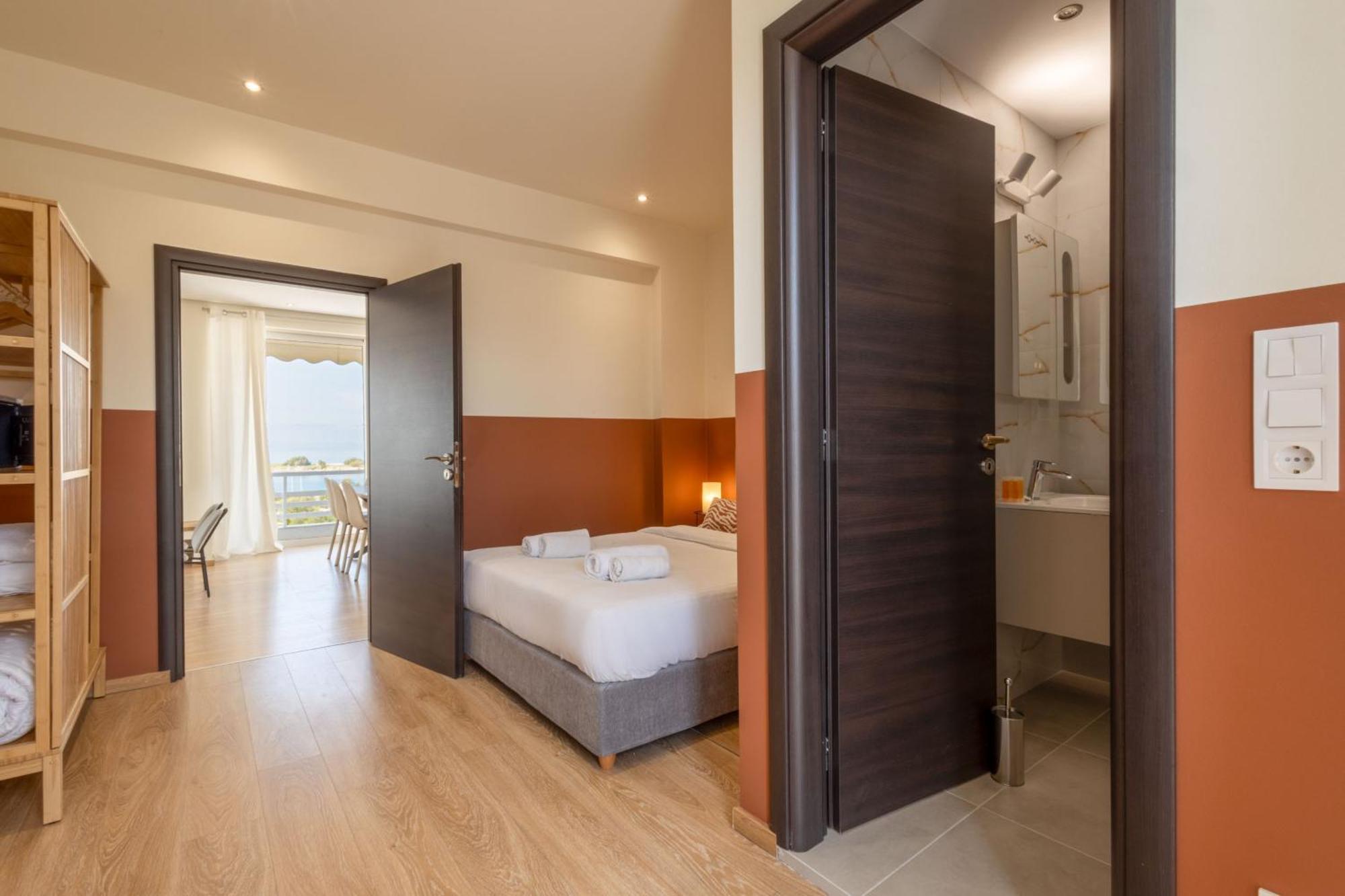 Luxurious 3-Bedroom Seaside Retreat Fully Renovated In 2025 Афіни Екстер'єр фото