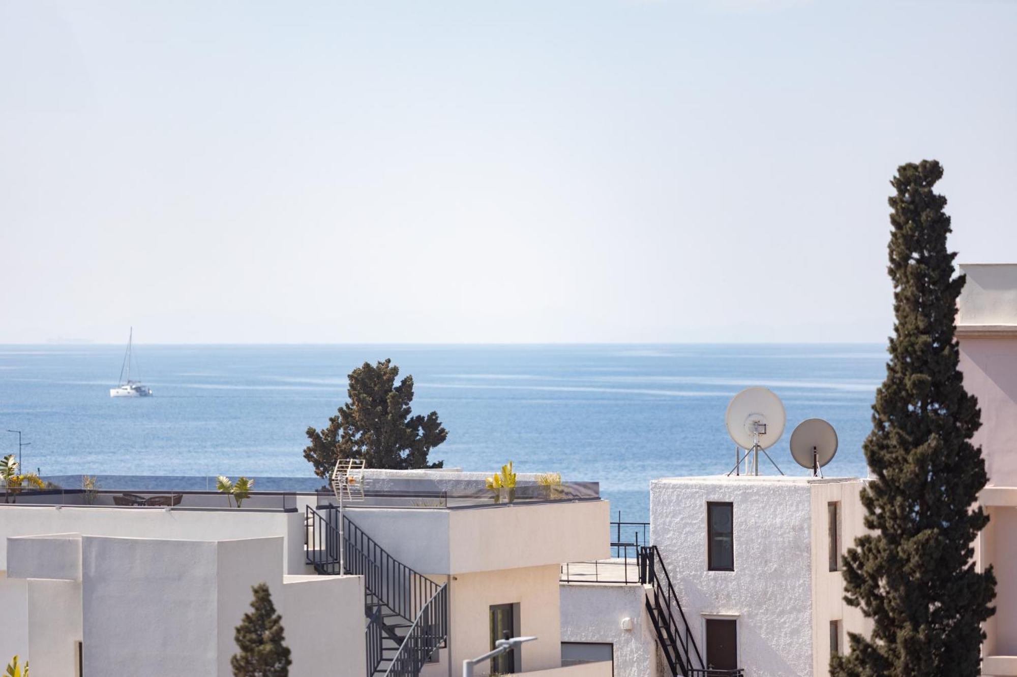 Luxurious 3-Bedroom Seaside Retreat Fully Renovated In 2025 Афіни Екстер'єр фото